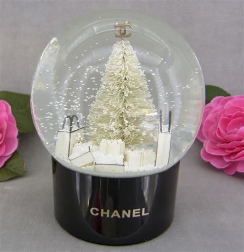 chanel schneekugel|Chanel Beauté Schneekugel/ Snow Globe .